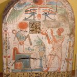 800px-Stele_Ra-Horakhty_Louvre_N3795-Egypte_louvre_047_stele